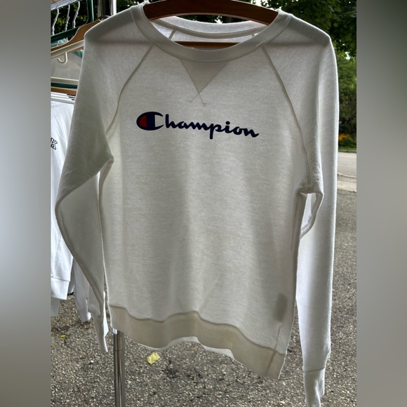 Champion crew neck. - Picture 2 of 3